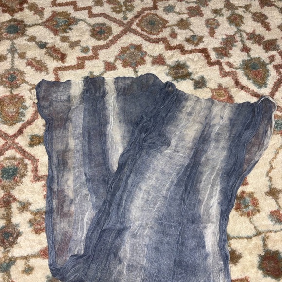 Eileen Fischer blue & white lightweight linen scarf one size - Picture 3 of 4